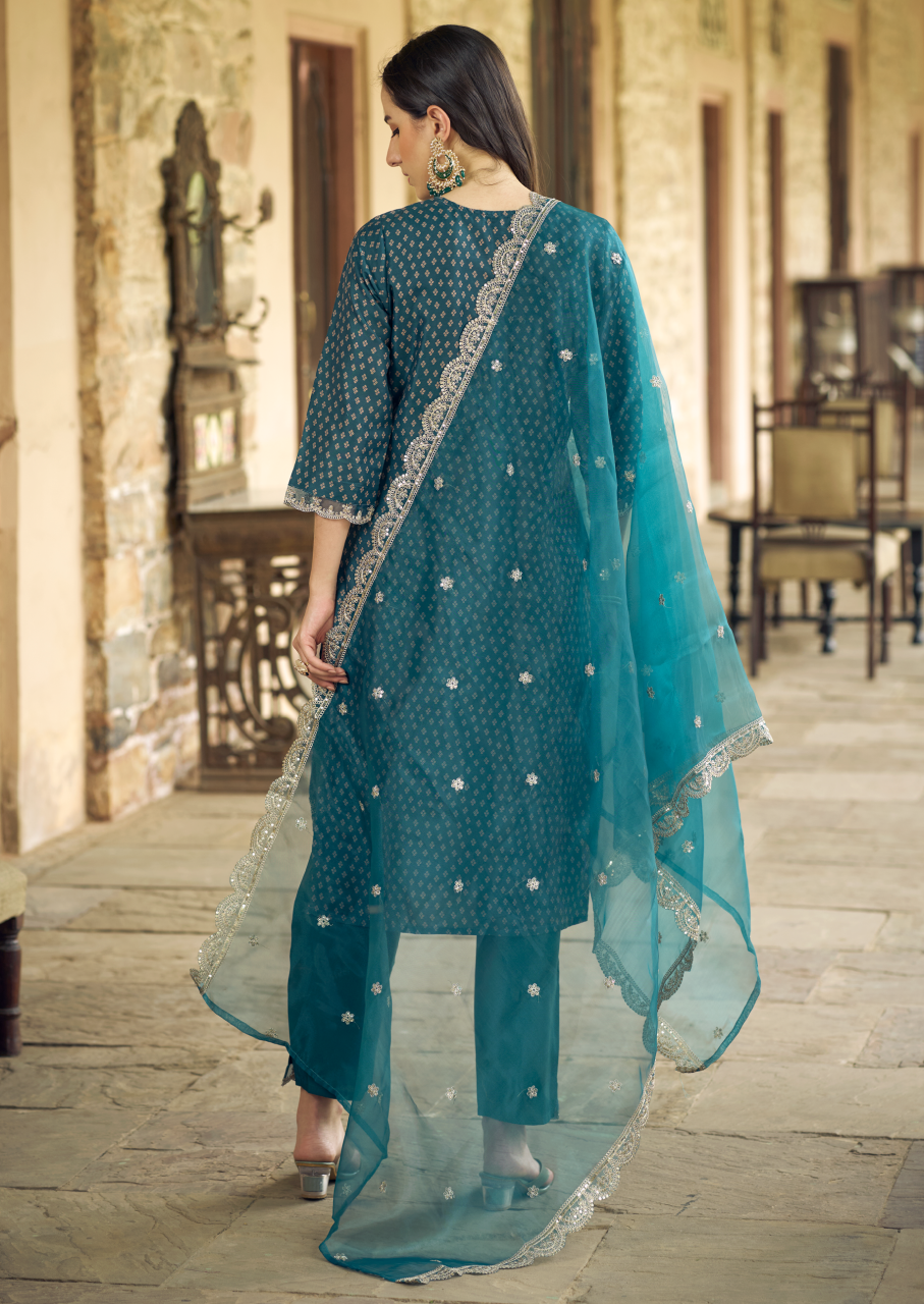Women Kurta and Pant Silk Blend Sets (VC9560)