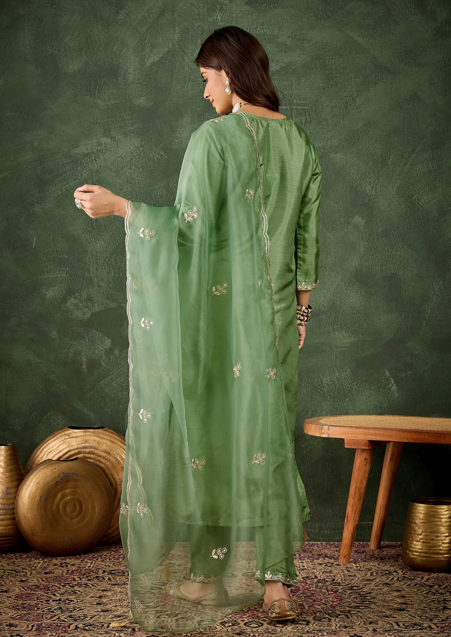 VredeVogel Women Kurta and Pant Dupatta Sets Silk Blend (VC9731)