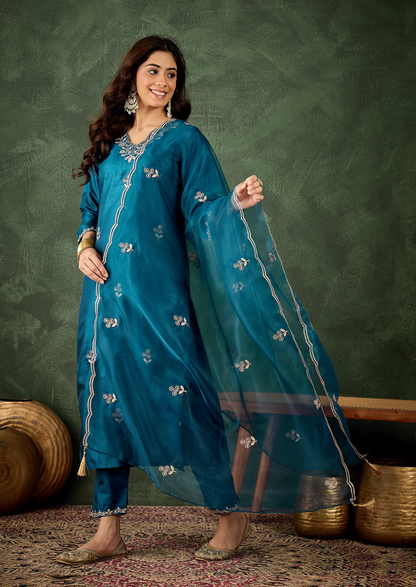 VredeVogel Women Kurta and Pant Dupatta Sets Silk Blend (VC9731)