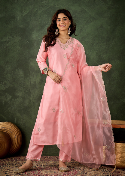 VredeVogel Women Kurta and Pant Dupatta Sets Silk Blend (VC9731)