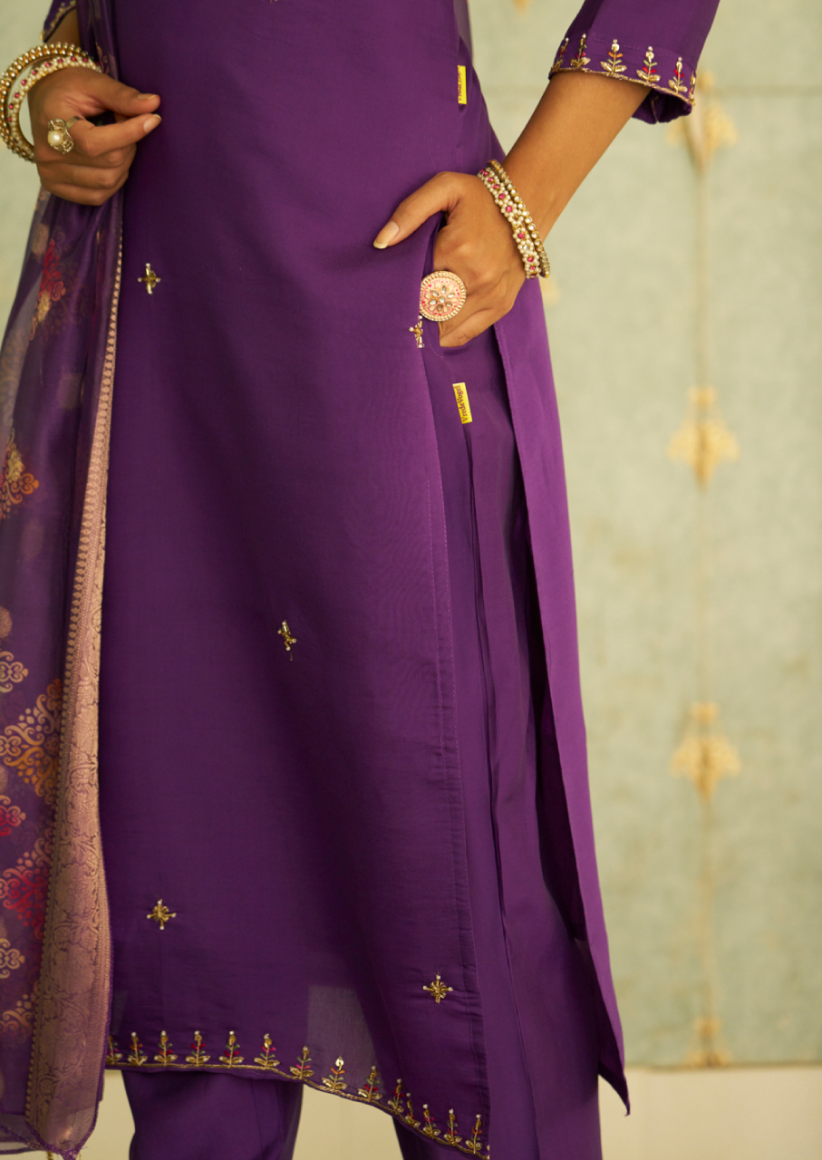 Beads Embroidered Silk Blend Women Kurta Sets With Dupatta Straight Suits (VC9720)