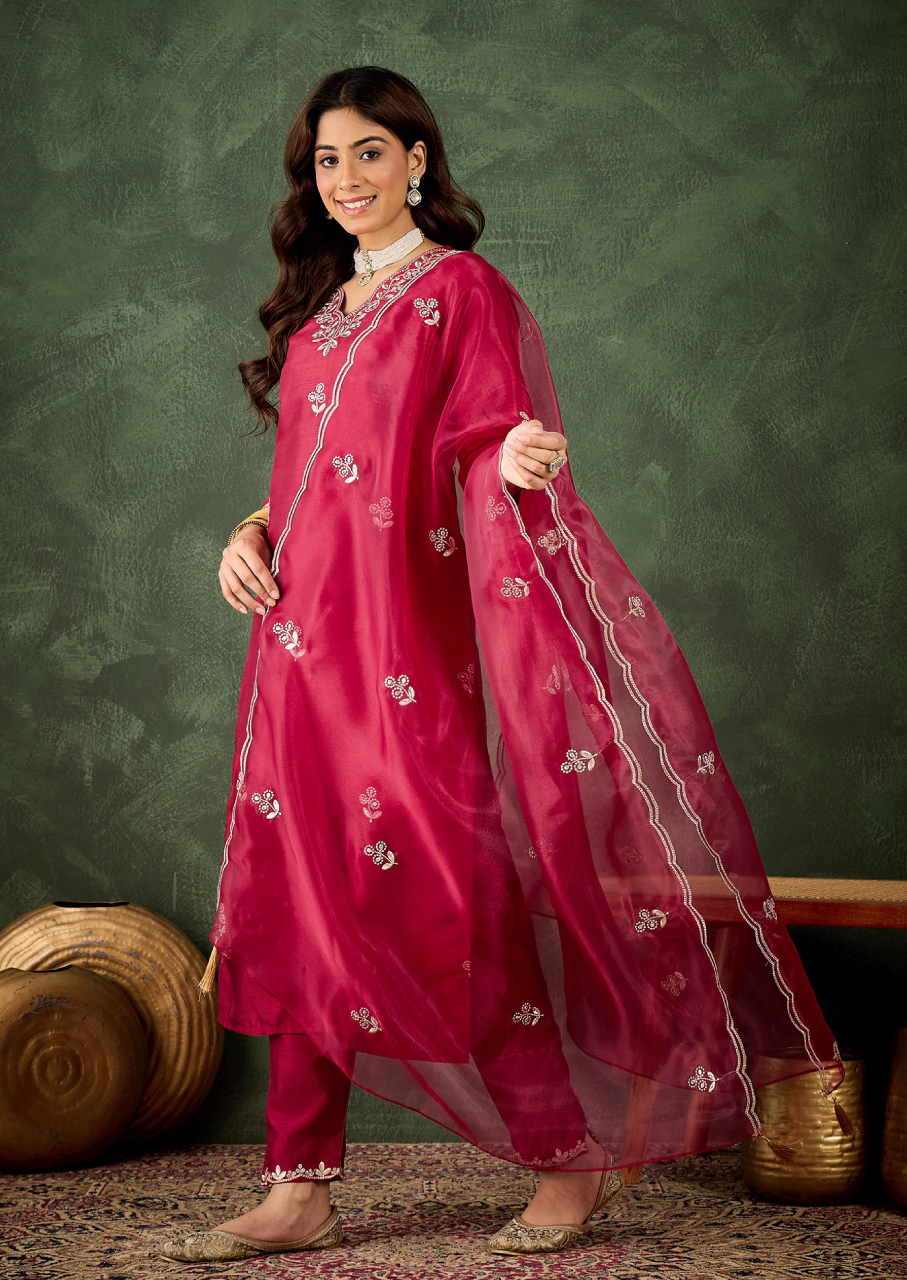 VredeVogel Women Kurta and Pant Dupatta Sets Silk Blend (VC9731)