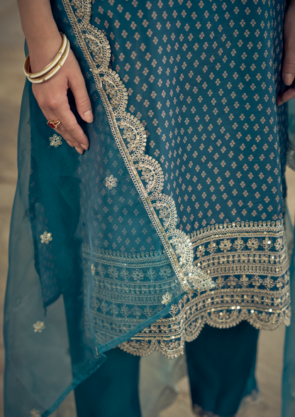 Women Kurta and Pant Silk Blend Sets (VC9560)