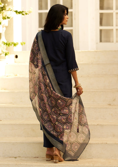 Abhiprithi Blue Embroidered Women Kurta Set (VV-9720)