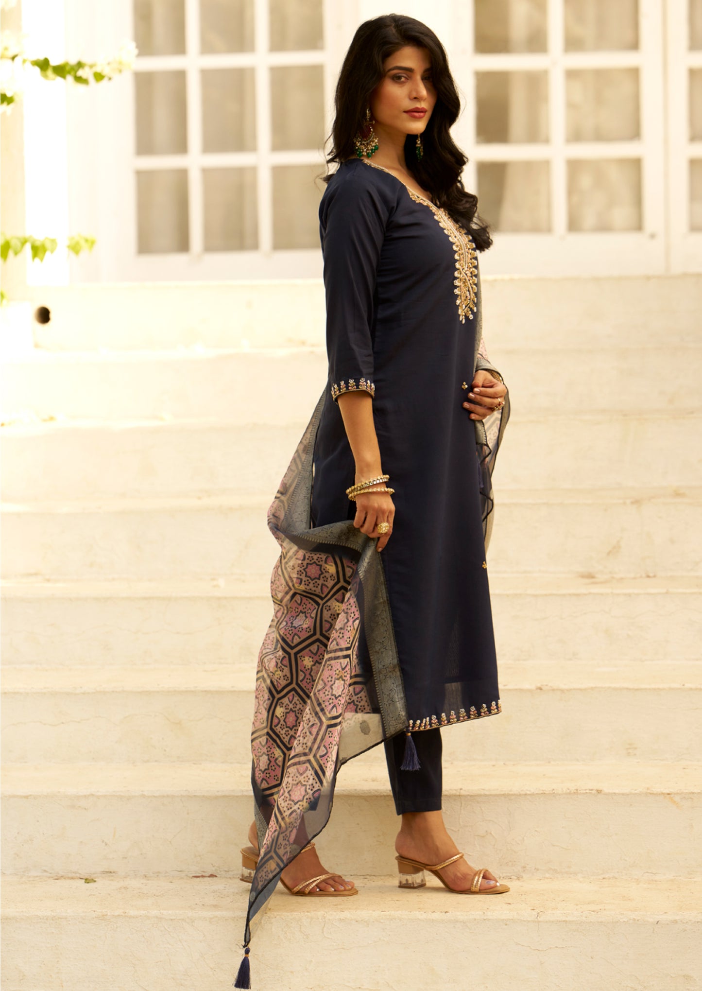 Abhiprithi Blue Embroidered Women Kurta Set (VV-9720)