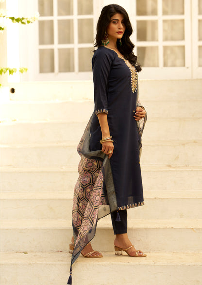 Abhiprithi Blue Embroidered Women Kurta Set (VV-9720)