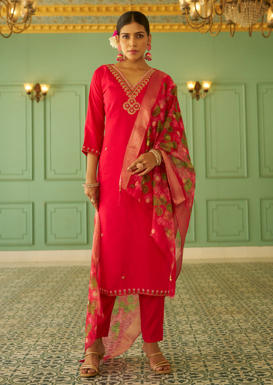 Aaravi Beads Embroidered Pink Women Kurta Set (VV-9720)