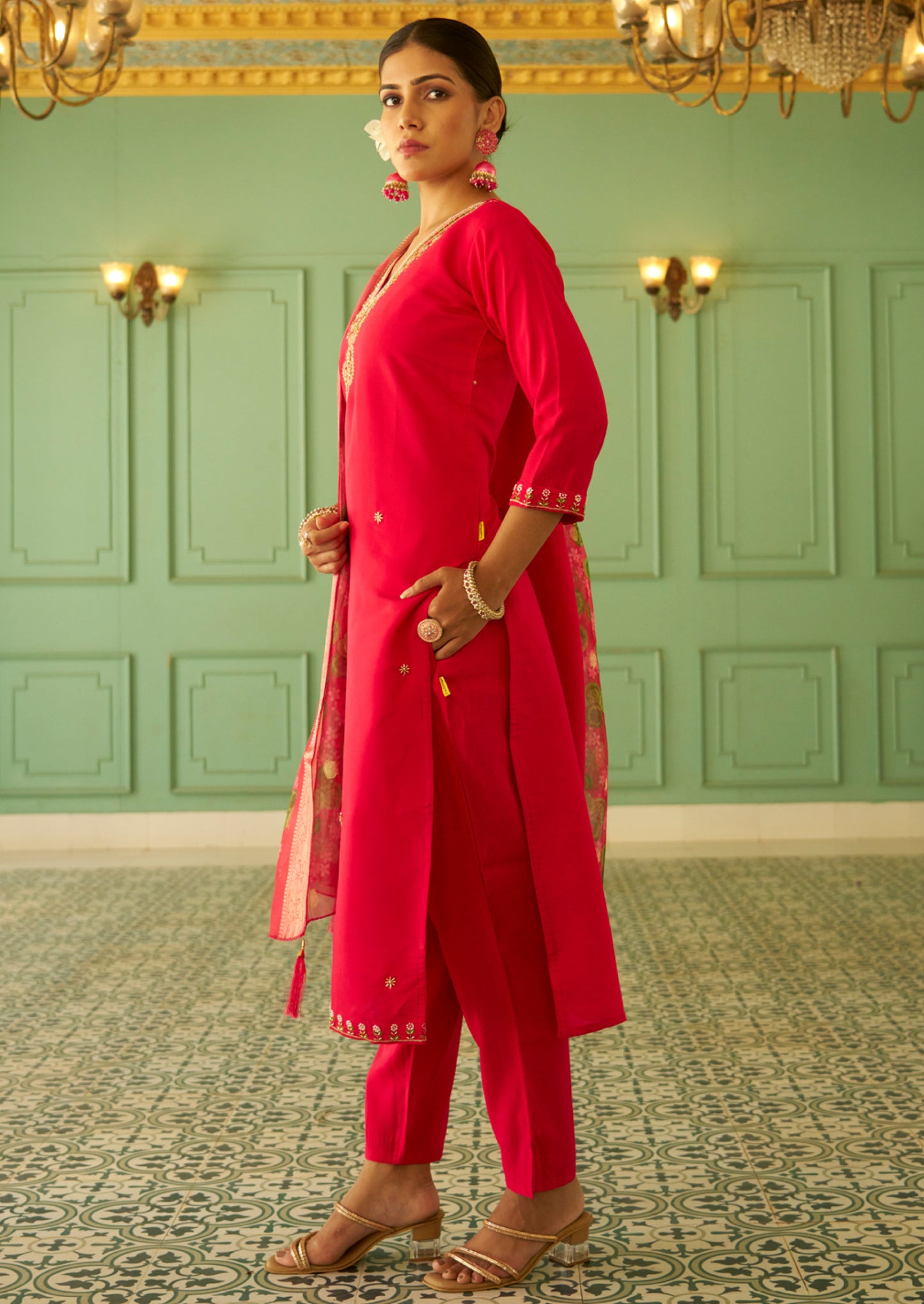 Aaravi Beads Embroidered Pink Women Kurta Set (VV-9720)