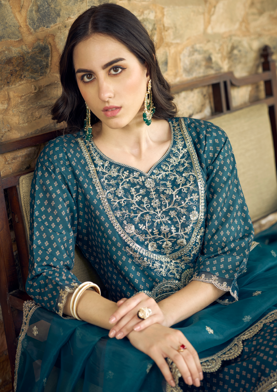 Women Kurta and Pant Silk Blend Sets (VC9560)