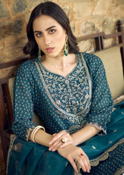 Women Kurta and Pant Silk Blend Sets (VC9560)