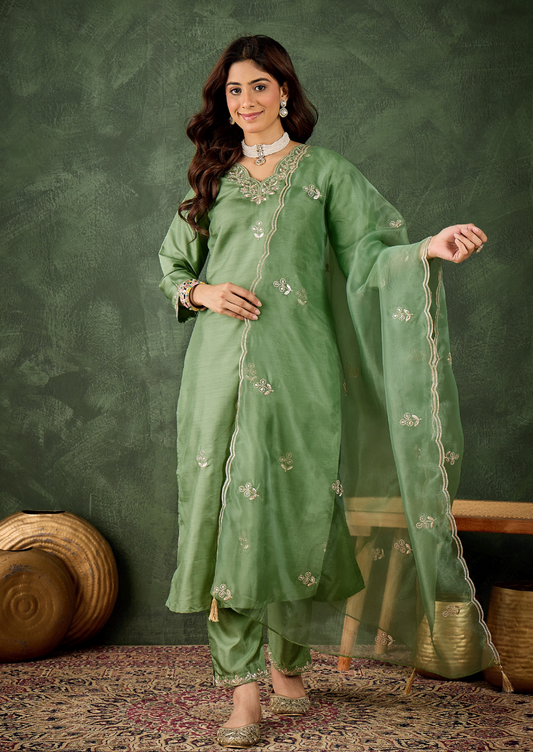 VredeVogel Women Kurta and Pant Dupatta Sets Silk Blend (VC9731)